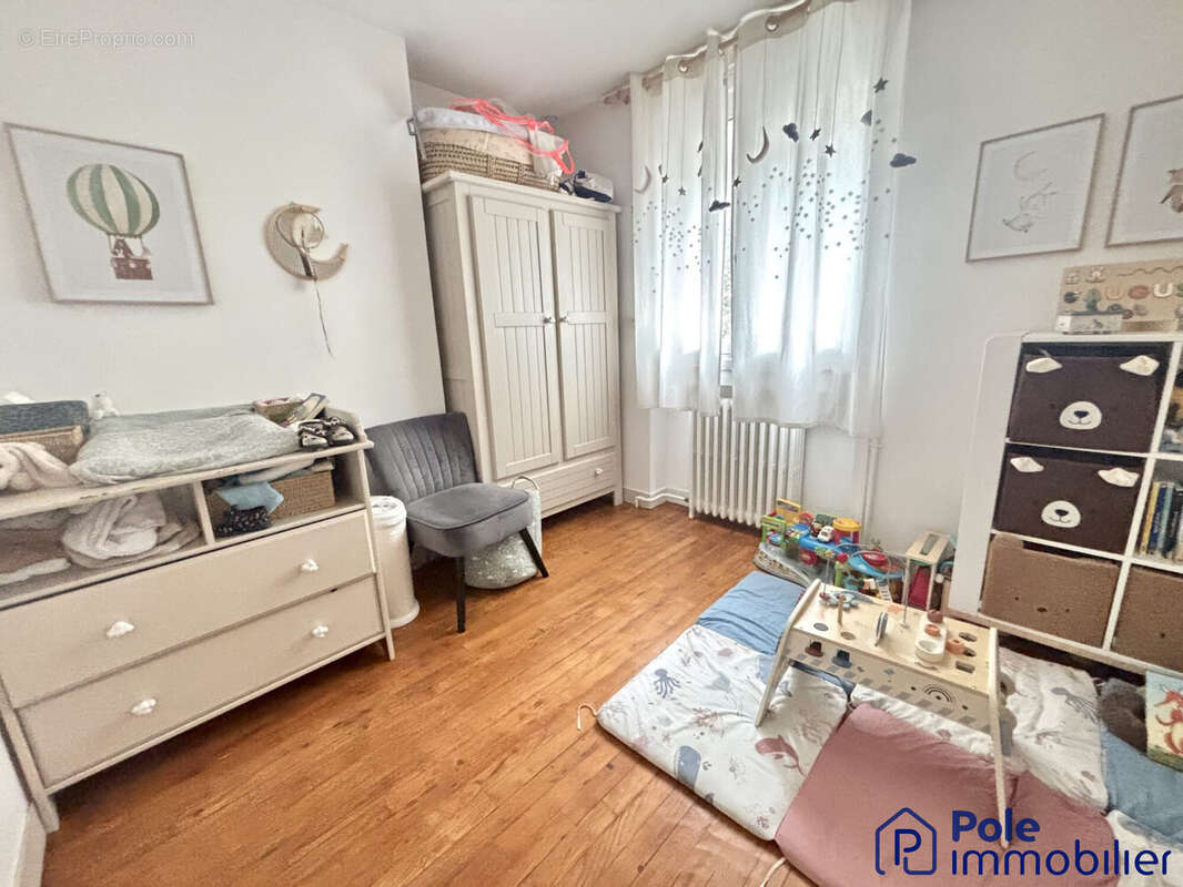 MAISON RIVE-DROITE 5PP- CHAMBRE AVEC PARQUET - Maison à CAEN