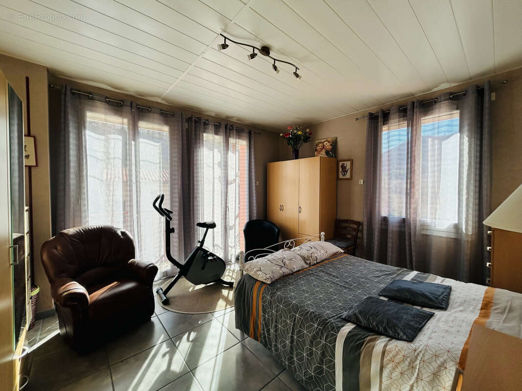 Maison à SAINT-LAURENT-DE-CERDANS