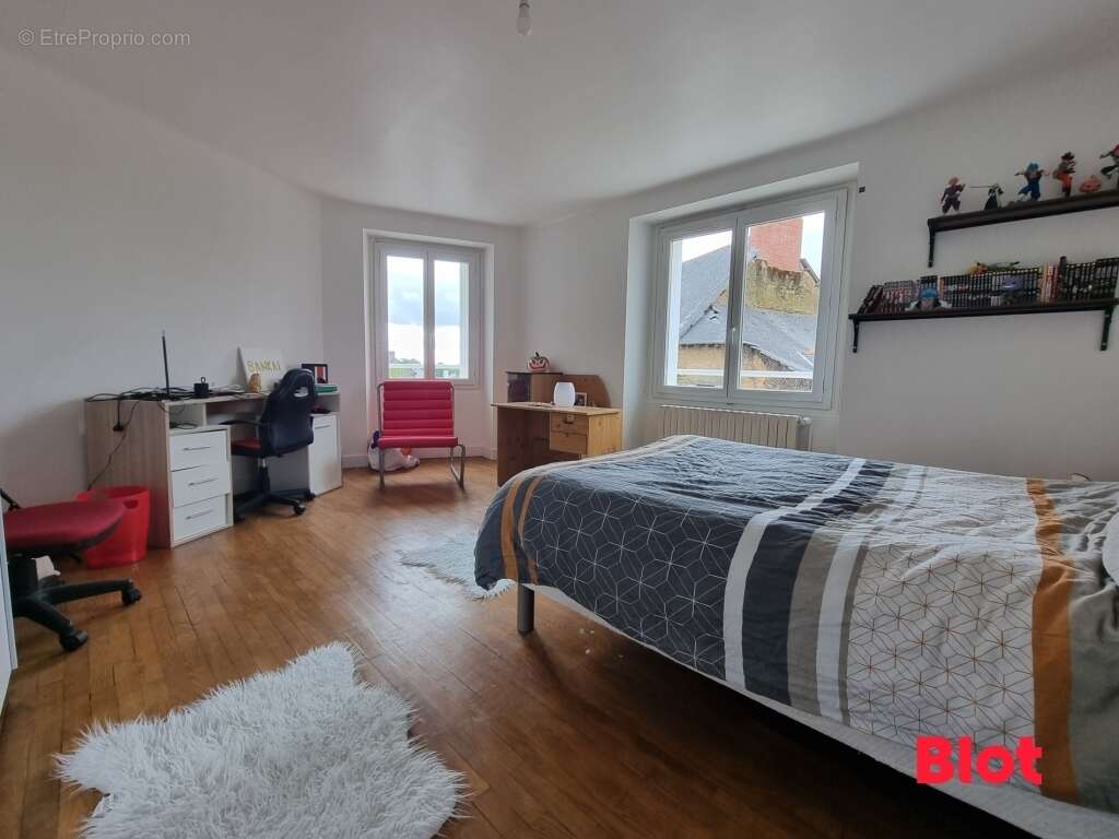 Maison 355 m² à Montreuil-Le-Gast  - photo 7