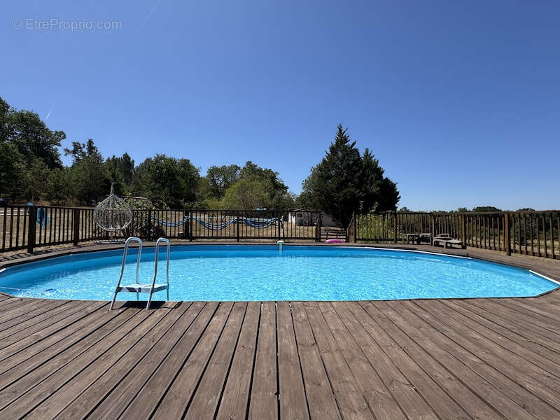 Ancienne ferme avec maison principale, maison d'amis, une piscine, grand jardin de 8000m2 - photo 2