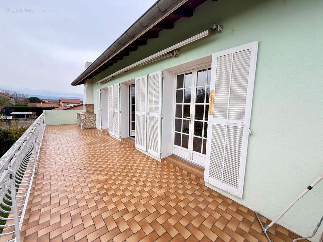 Maison à SURY-LE-COMTAL