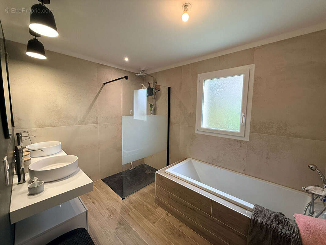 Maison à CHAMPNIERS