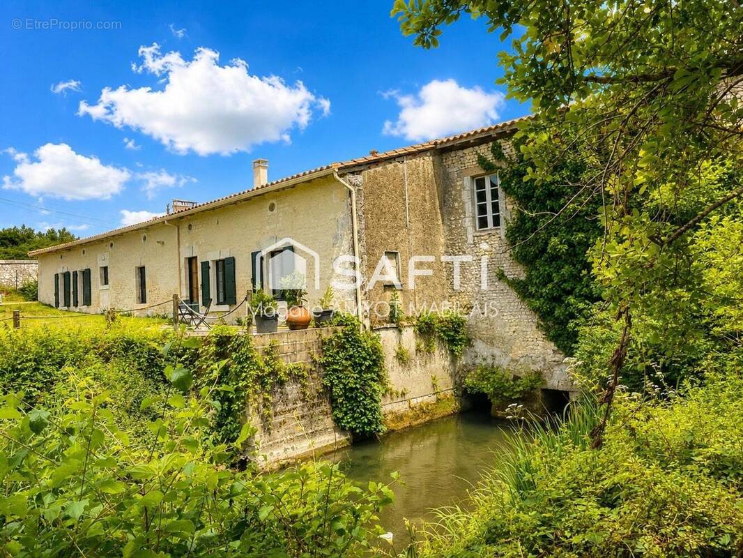 Photo 1 - Maison à CHALLIGNAC