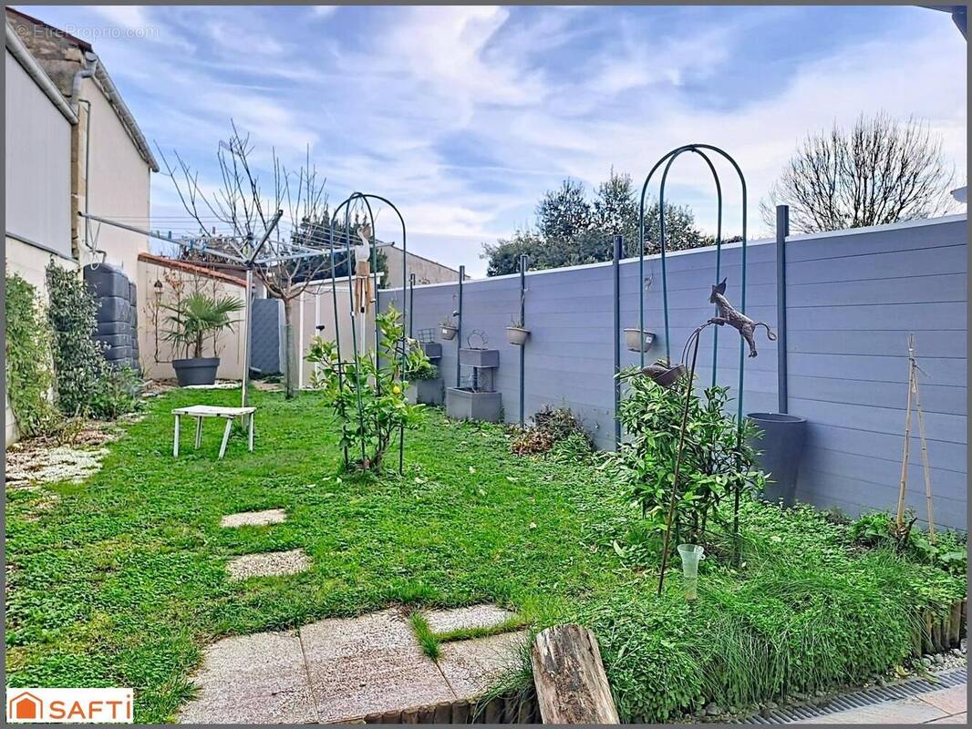 Photo 1 - Maison à SURGERES