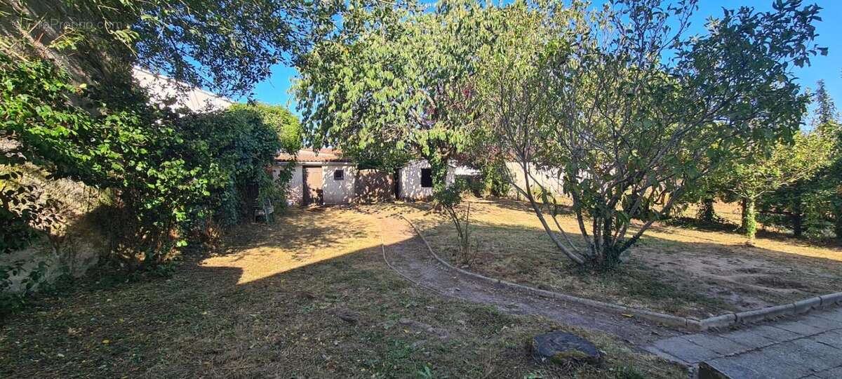 Maison Gorges Centre 8 P . 4 Chs . 174.34 M² . T 575 M² . Garage . Cave . Balcon - photo 4