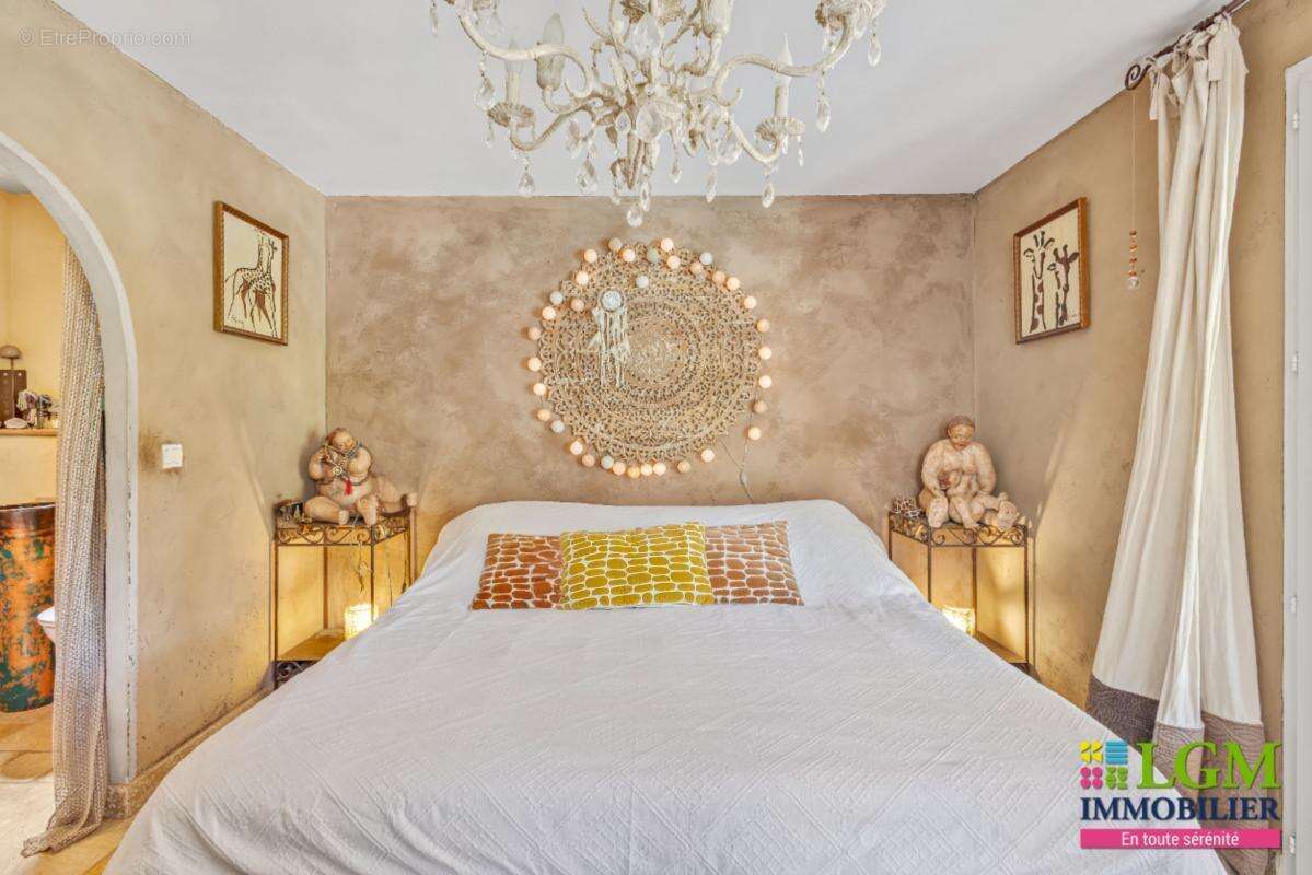 Villa d’exception – 7 pièces – 250 m² habitables – 4 suites parentales – 2 studios indépendants 150 m² de dépendances - photo 8