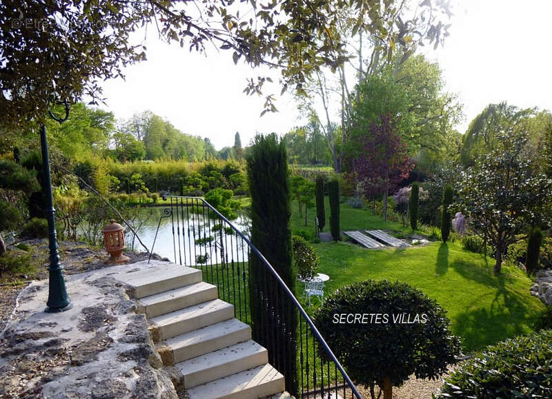 Maison à FARGUES-SAINT-HILAIRE