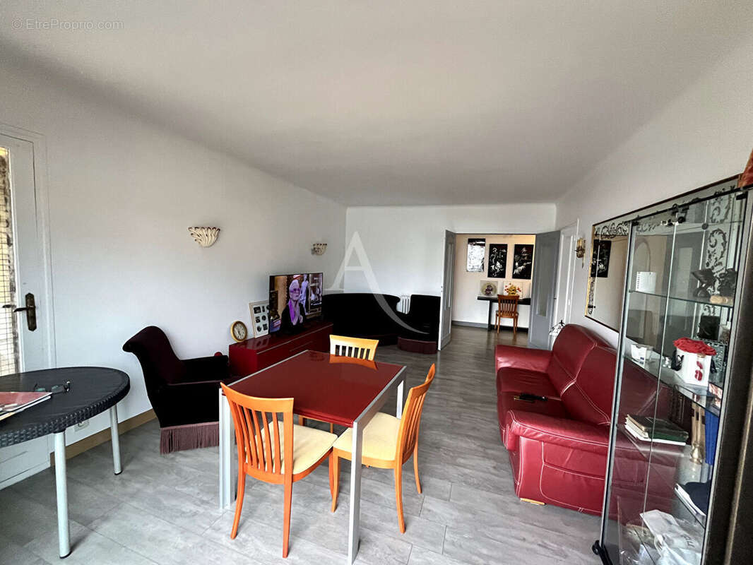 Grand appartement 4 pièces - 98 m² - avec balcons, garage et cave Perpignan - photo 2