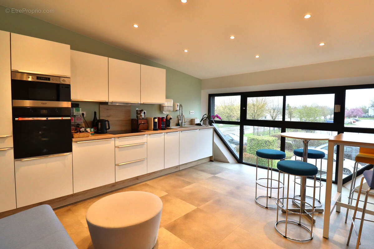 Commerce à SAINTE-SAVINE