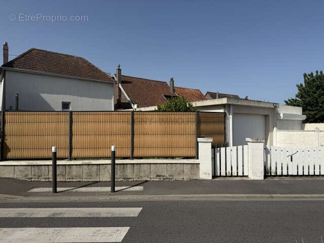 Maison à GREGES