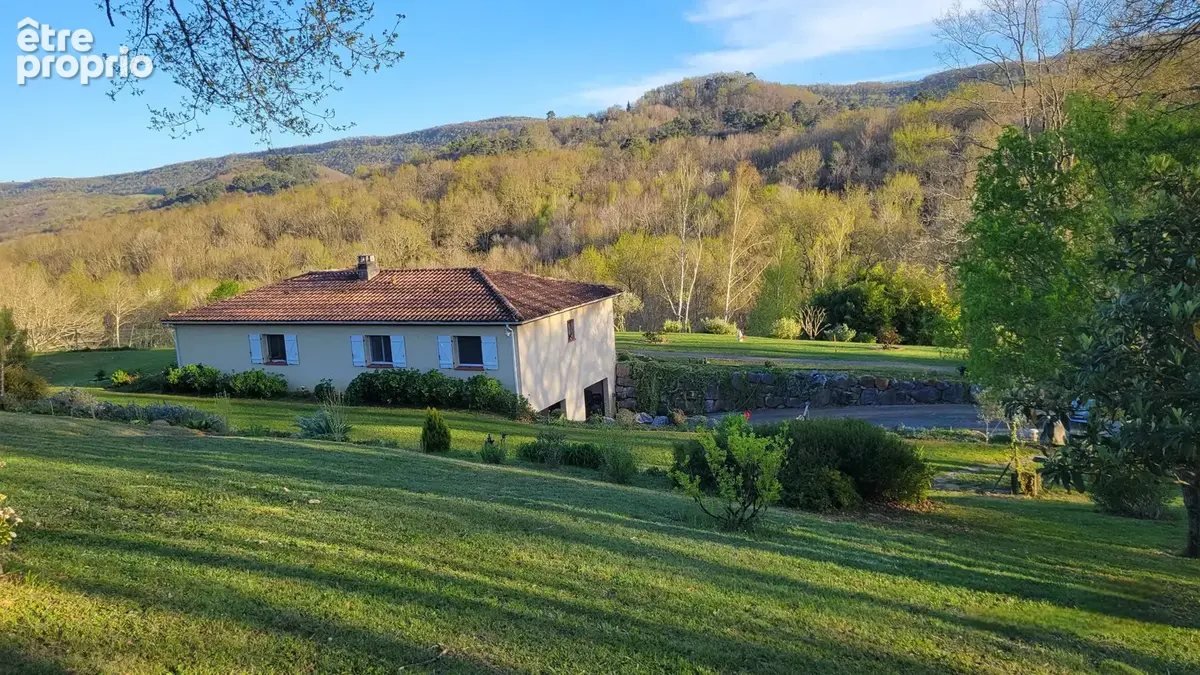 Maison à MONTBRUN-BOCAGE