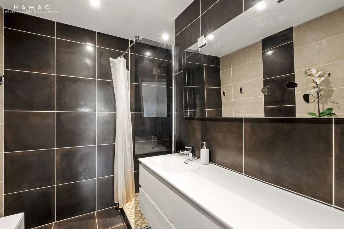 Écully Centre - À vendre - Appartement 5 pièces de 123 m² avec terrasse  - Garage & Place de parking privative - photo 11