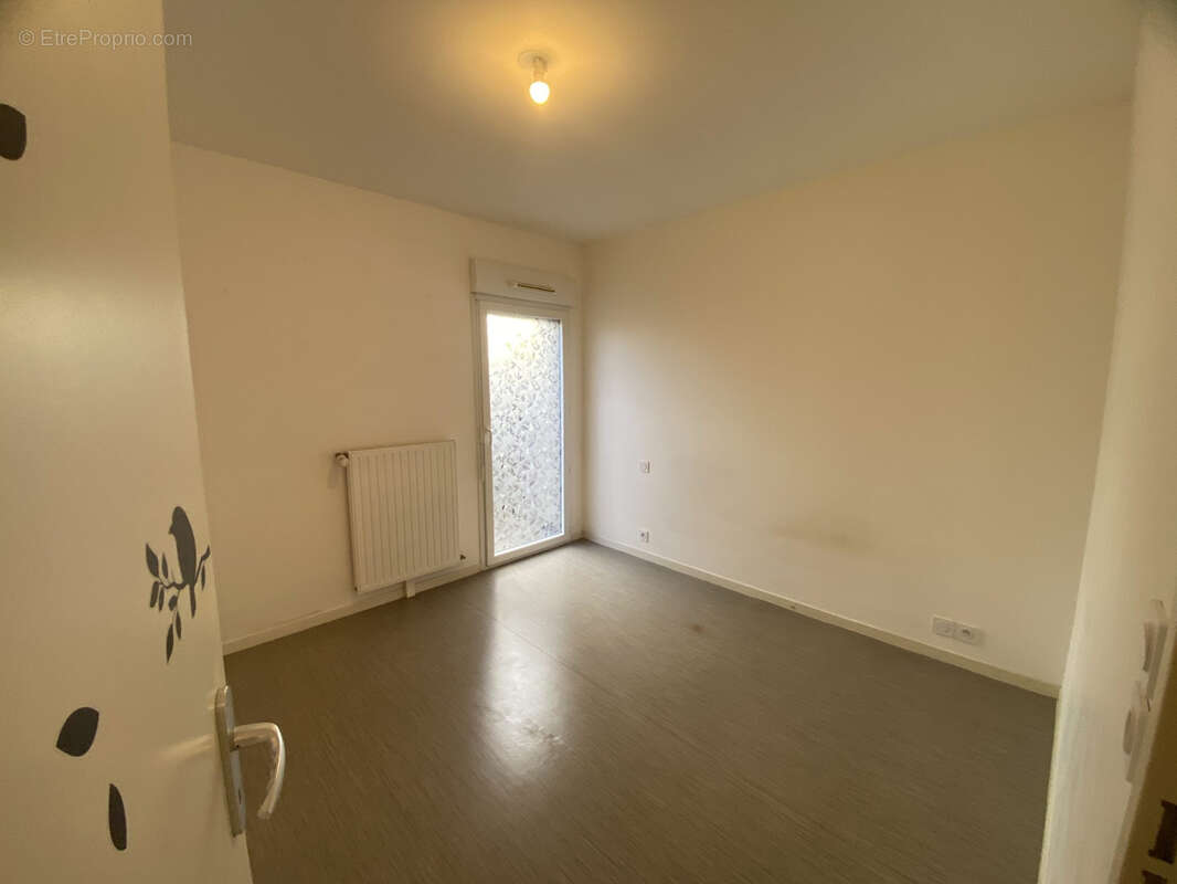 Appartement T2 en rez-de-jardin - cabanon et carport de stationnement - photo 5