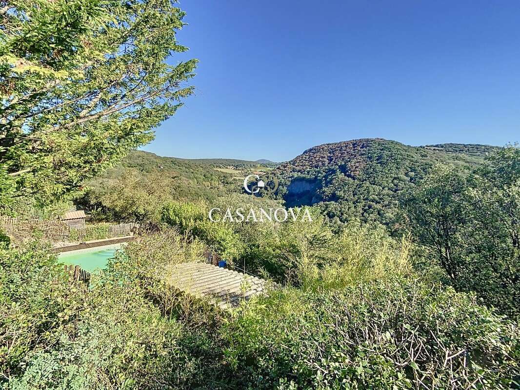 Point de VUE PANORAMIQUE. Bâti de CARACTERE avec piscine et 250 m² habitables et possibilité de projet touristique (chambres d'h - photo 11