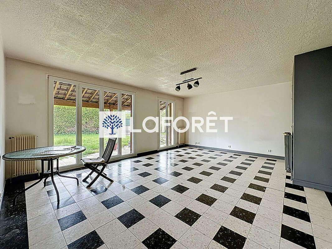 Maison à LE MESNIL-ESNARD