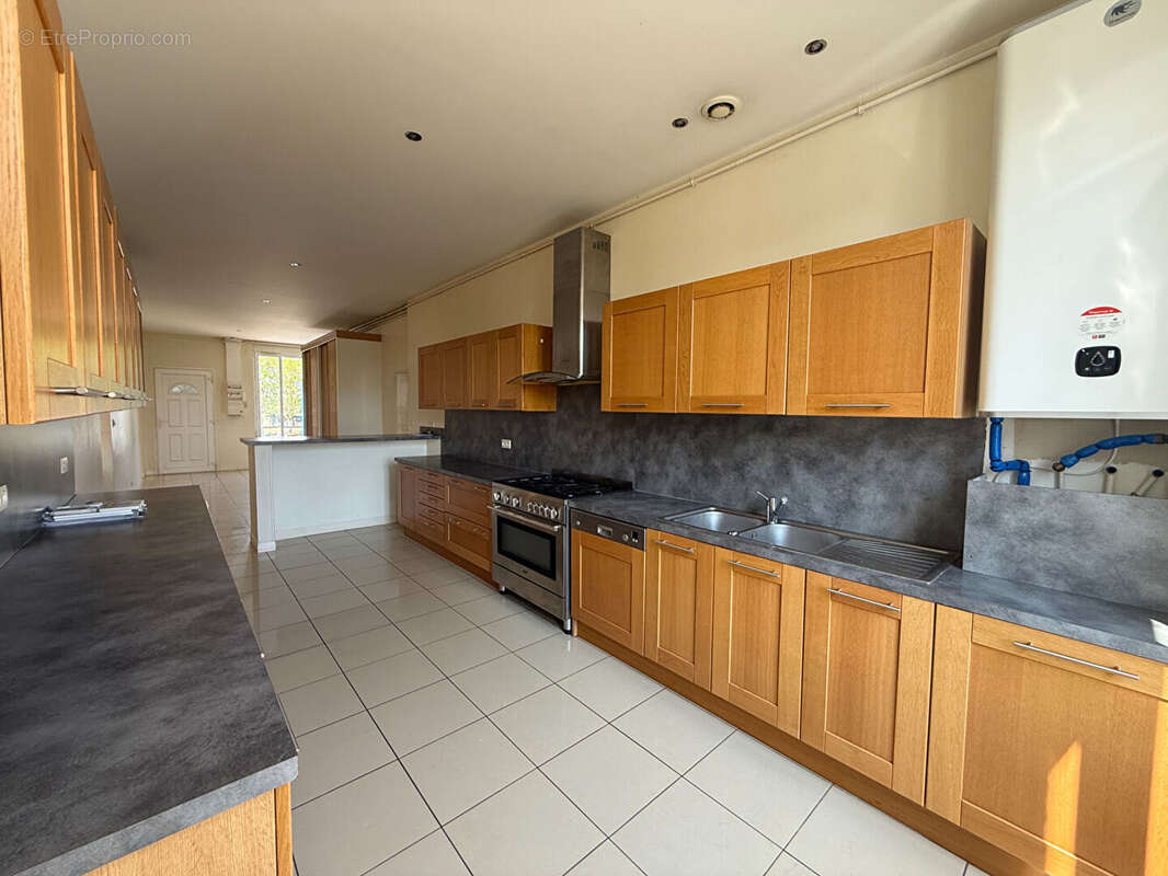 Appartement Montluçon 156 m2 avec garage et cour - photo 2