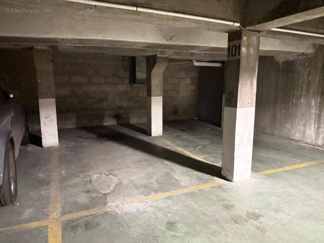 Parking à PARIS-5E