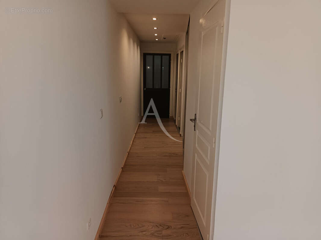 Maison à SAINT-LAURENT-DE-LA-PREE