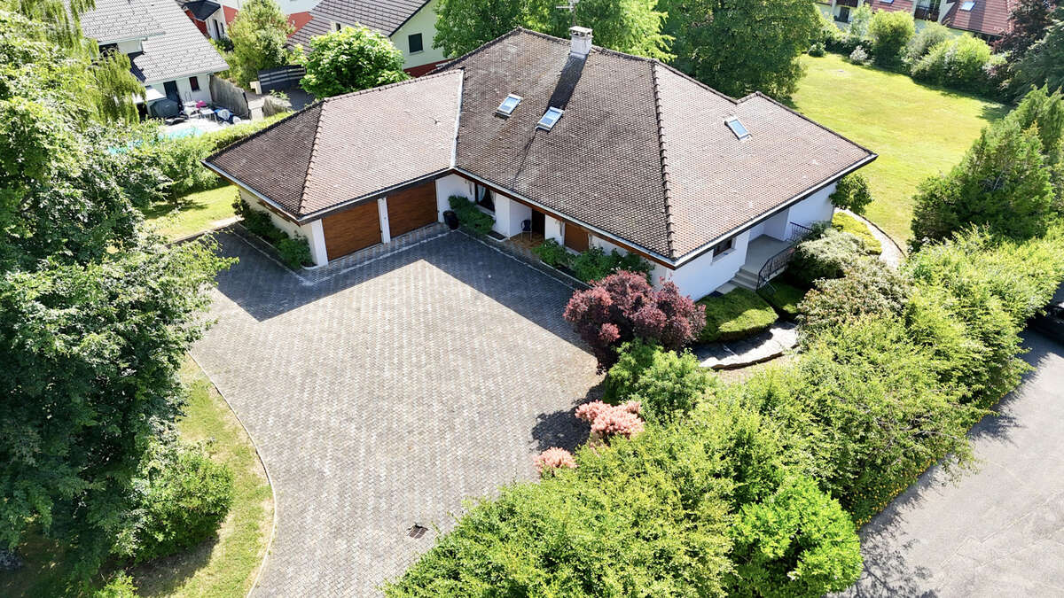 Divonne-les-Bains Centre Ville - Maison de 424 m2 sur un terrain de 3443 m2 - photo 4