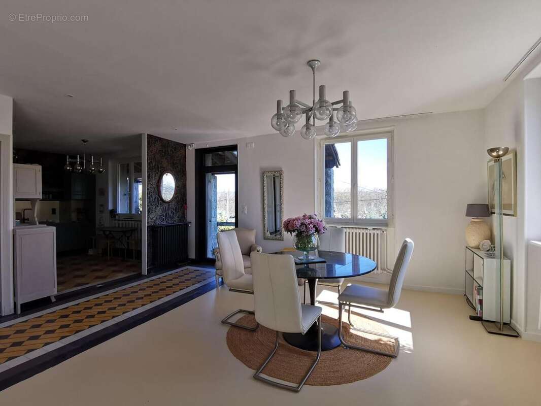   - Maison à SAINT-ETIENNE-DE-FONTBELLON