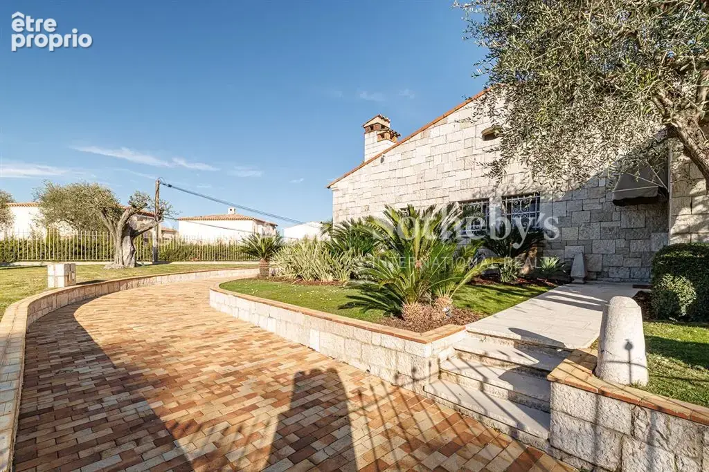Nice Fabron, propriété en pierre avec piscine sur plus de 2 200 m² de terrain - photo 3