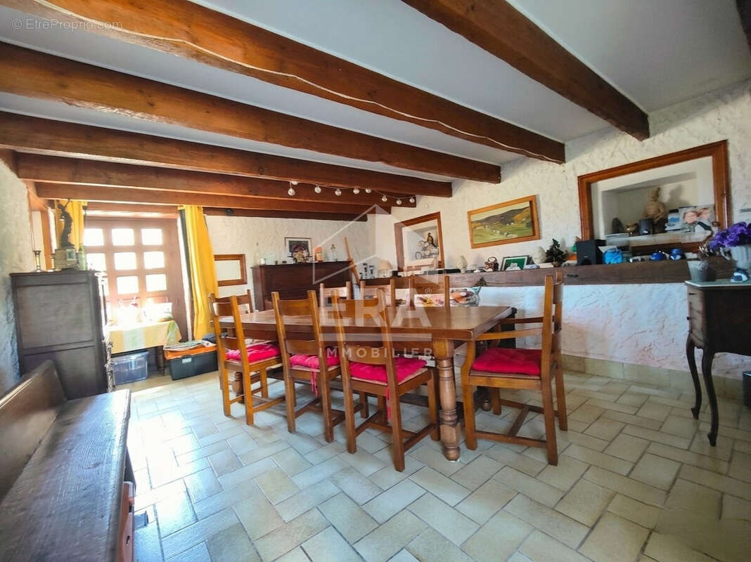 Maison à SAINT-MEME-LES-CARRIERES