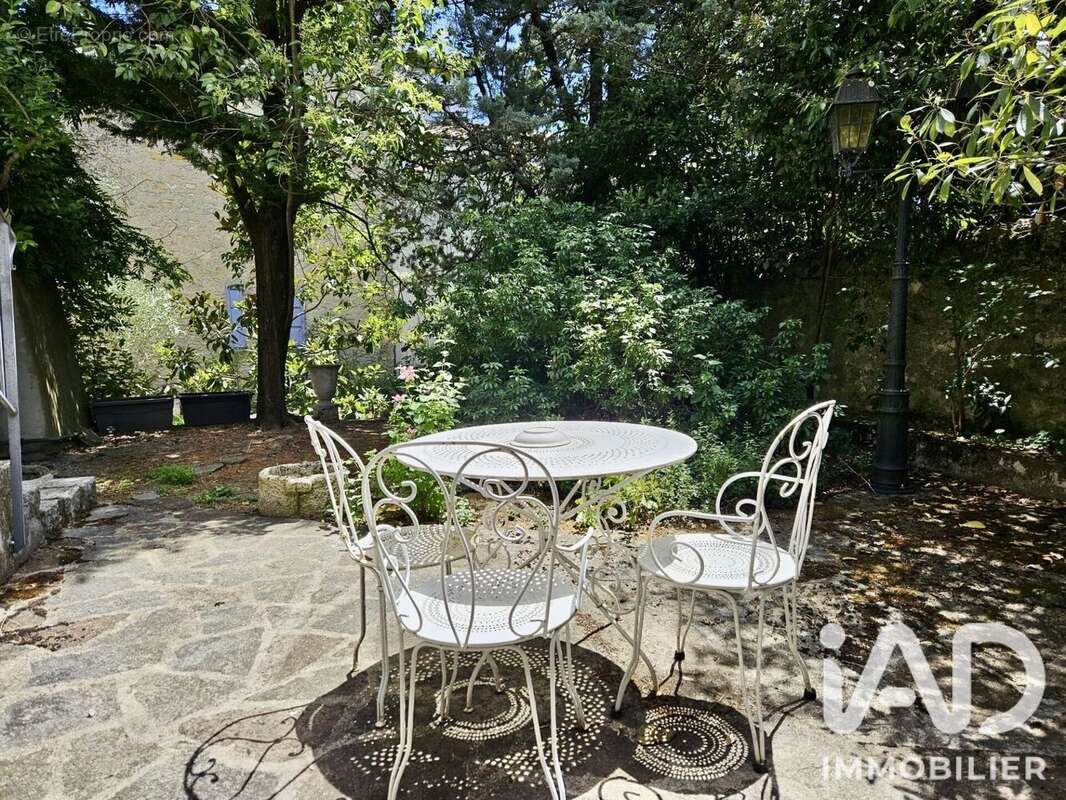 Maison 260 m² à Villeneuve-De-Berg  - photo 3