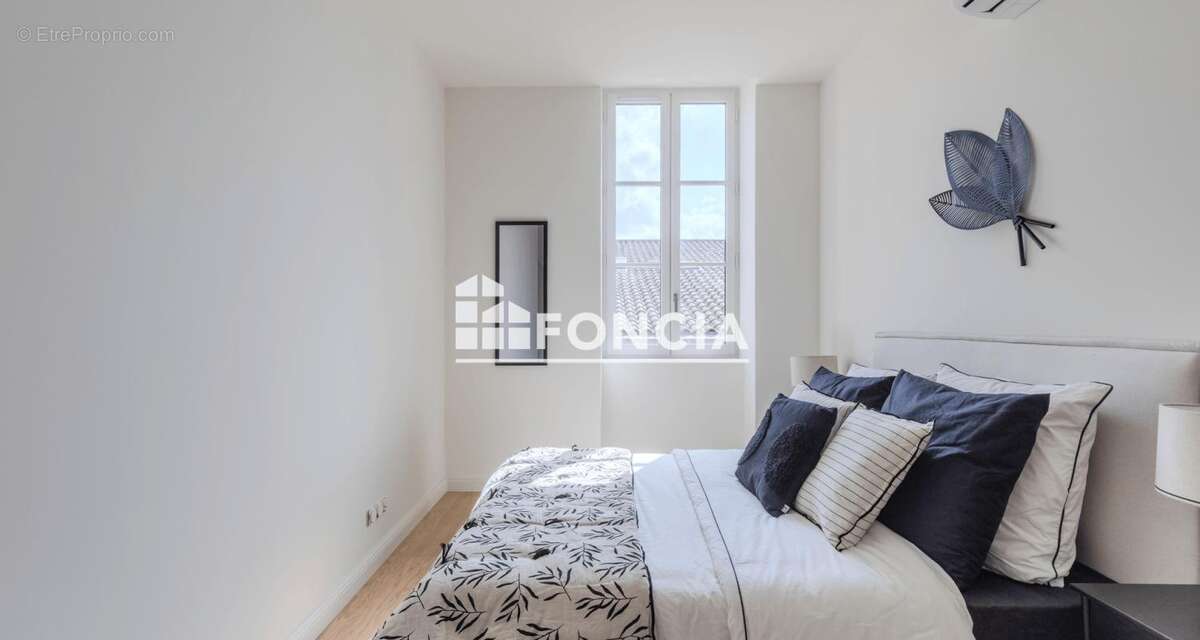 À VENDRE : CHARTRONS - Charmant T2 de 49 m², entièrement rénové, au 2ème et dernier étage d'un immeuble lui aussi rénové - photo 2
