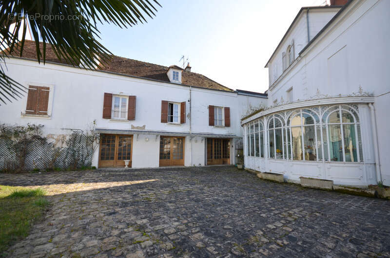 CHATEAU THIERRY (02)  centre, à vendre grande maison bourgeoise de 400 m2 habitables avec bâtiment de 800 m2 - photo 9