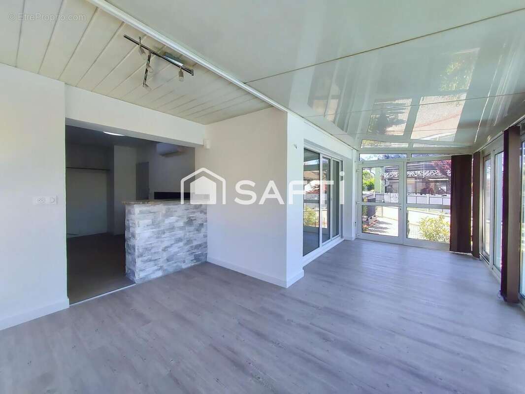 Maison 128 m² à Saint-Louis  - photo 6