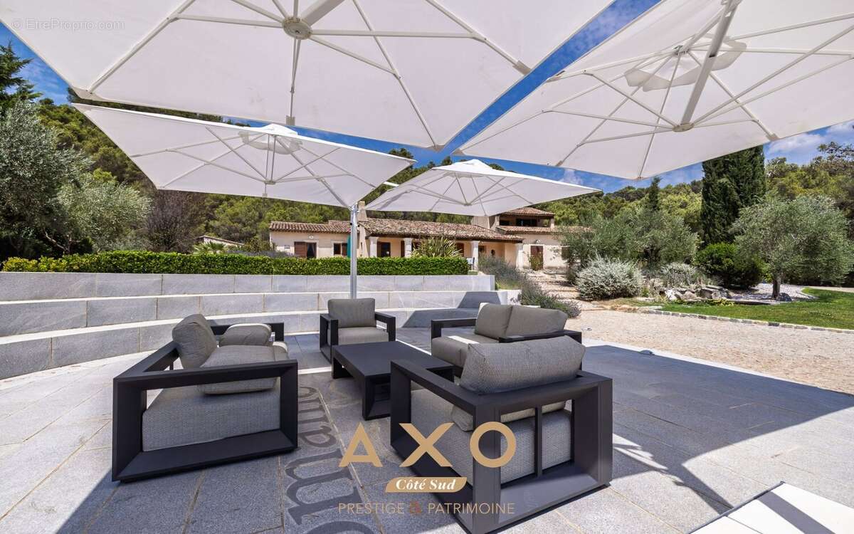 Saint marc jaumegarde - vue sainte victoire - ensemble immobilier - 2 maisons - 380 m2  - appartements - jacuzzi - spa - 2 pisci - photo 7