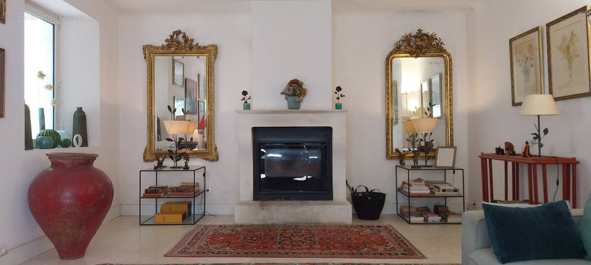 Maison à FONTVIEILLE