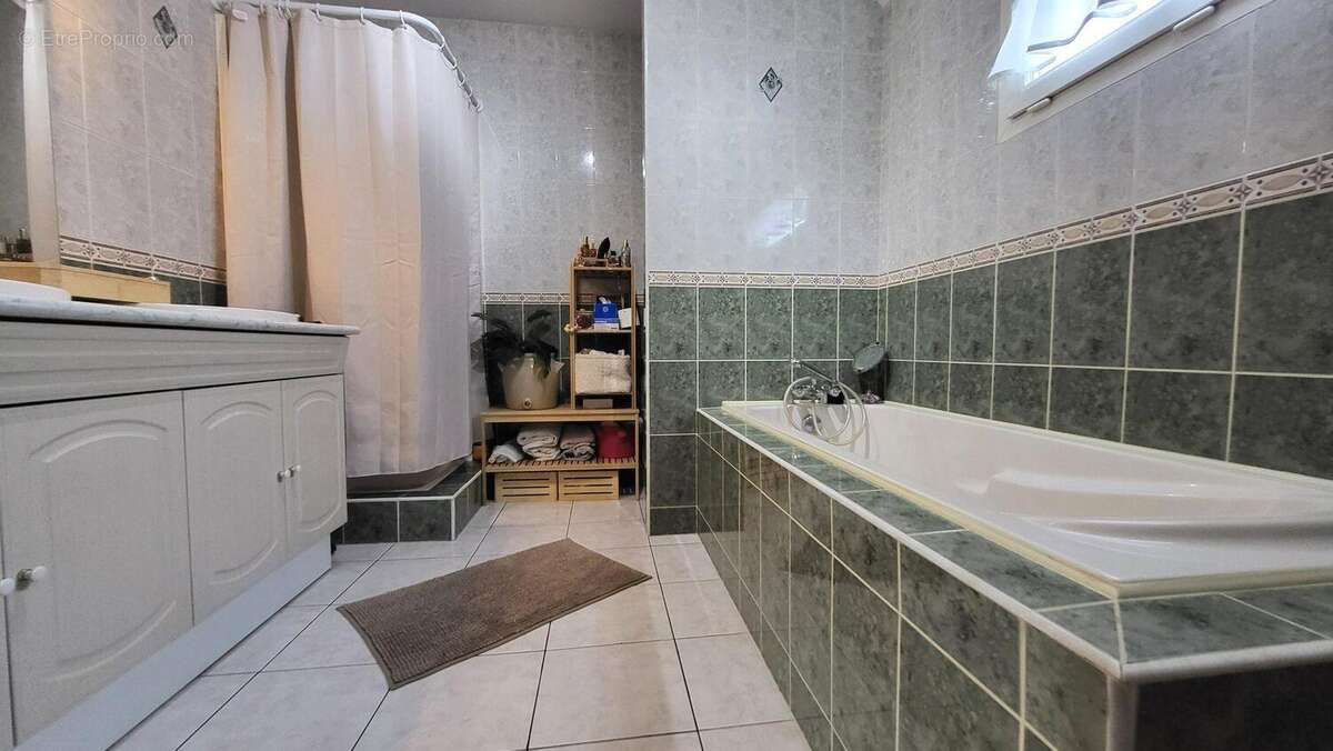 Maison à LES CLAYES-SOUS-BOIS