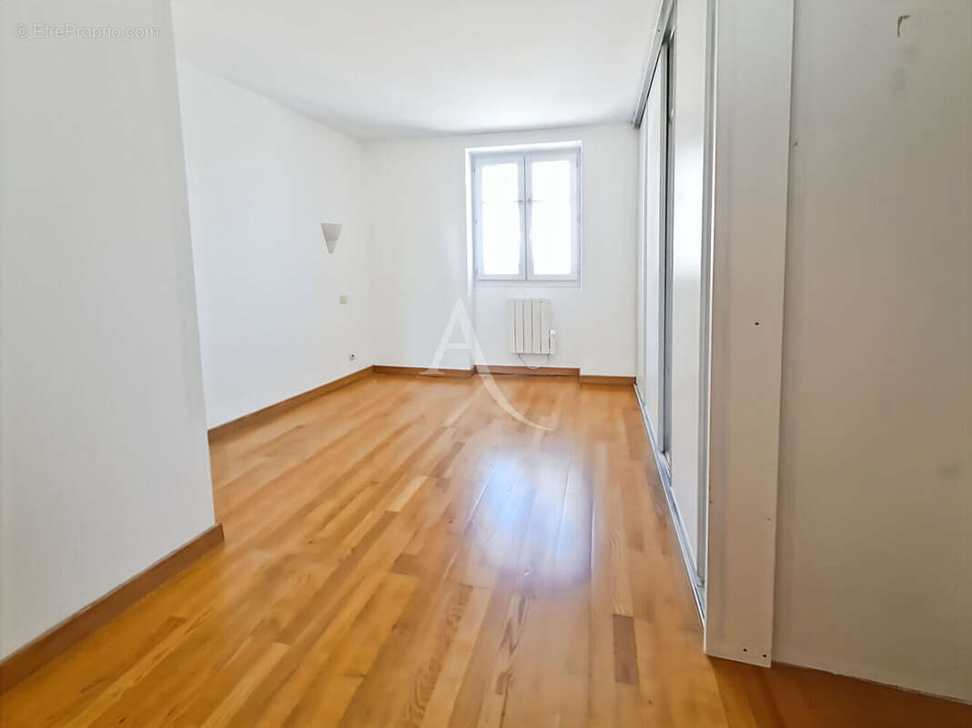 Maison de Ville 3 pièces, 2 chambres, cour privative, hyper centre d'ETRECHY - photo 7