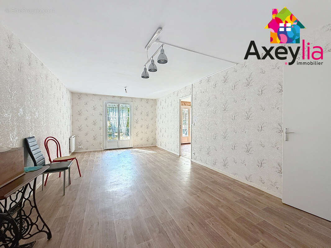 A vendre - mably - maison avec trois chambres, bureau, garage et terrain - photo 3