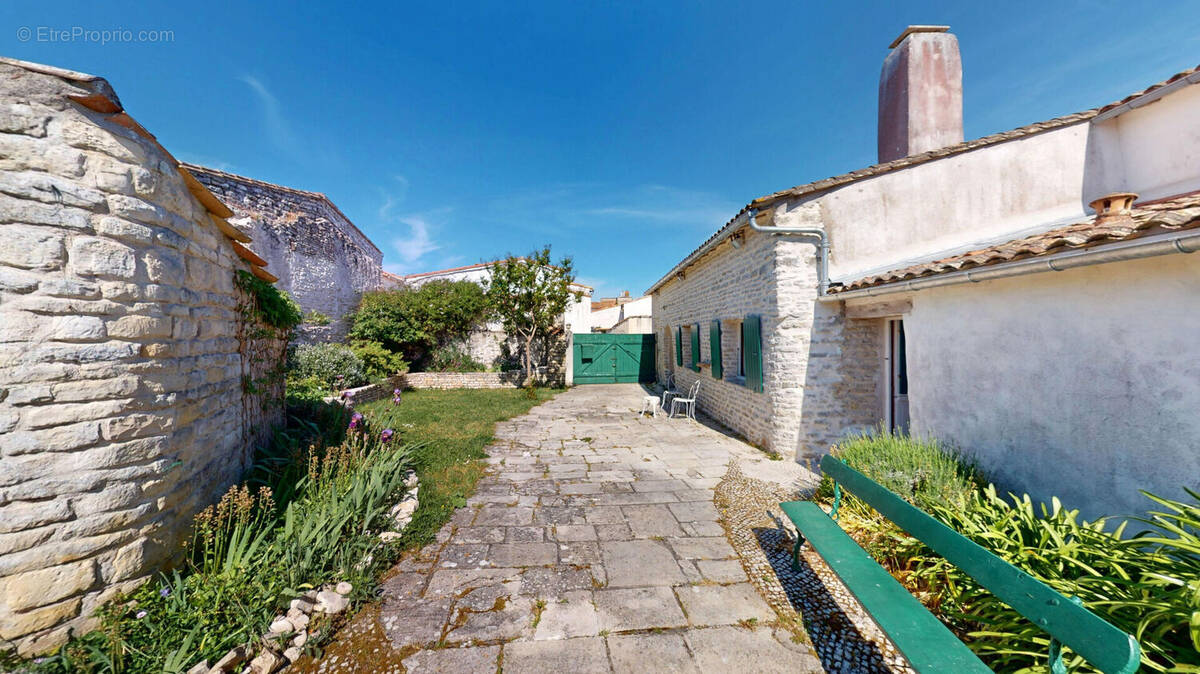 Maison à SAINT-CLEMENT-DES-BALEINES