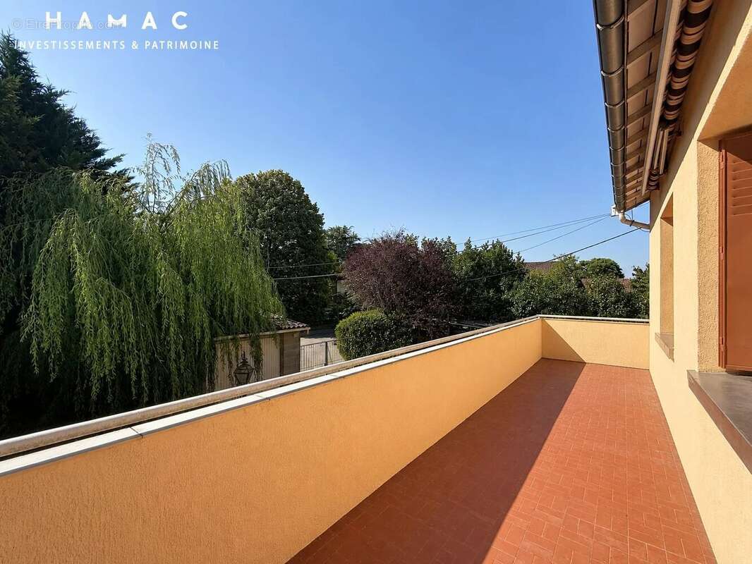 SAINTE-FOY-LÈS-LYON — Maison à rénover sur terrain de 1 112 m² — Fort potentiel ! - photo 6