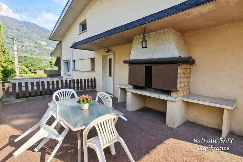 Rare à la vente - Spacieux appartement 150 m² – 7 pièces – 4 chambres – Terrasse, balcon, jardin – Dépendances – Ugine - photo 2