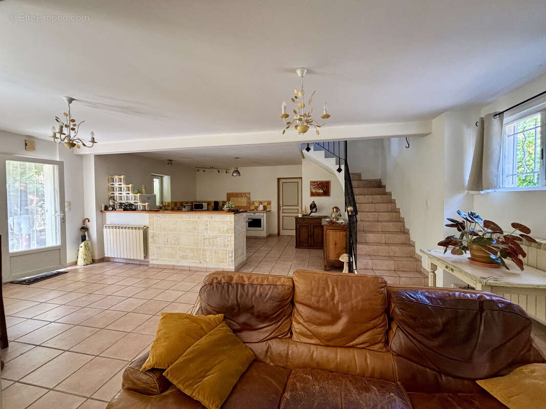 Maison 120 m² à Arles  - photo 8