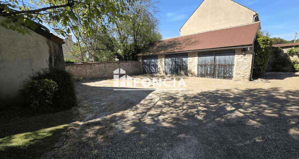 Propriété de rapport en plein centre de jouars-pontchartrain - photo 6