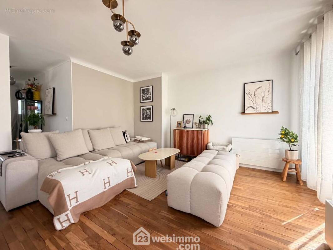 Son salon chaleureux - Appartement à LAON