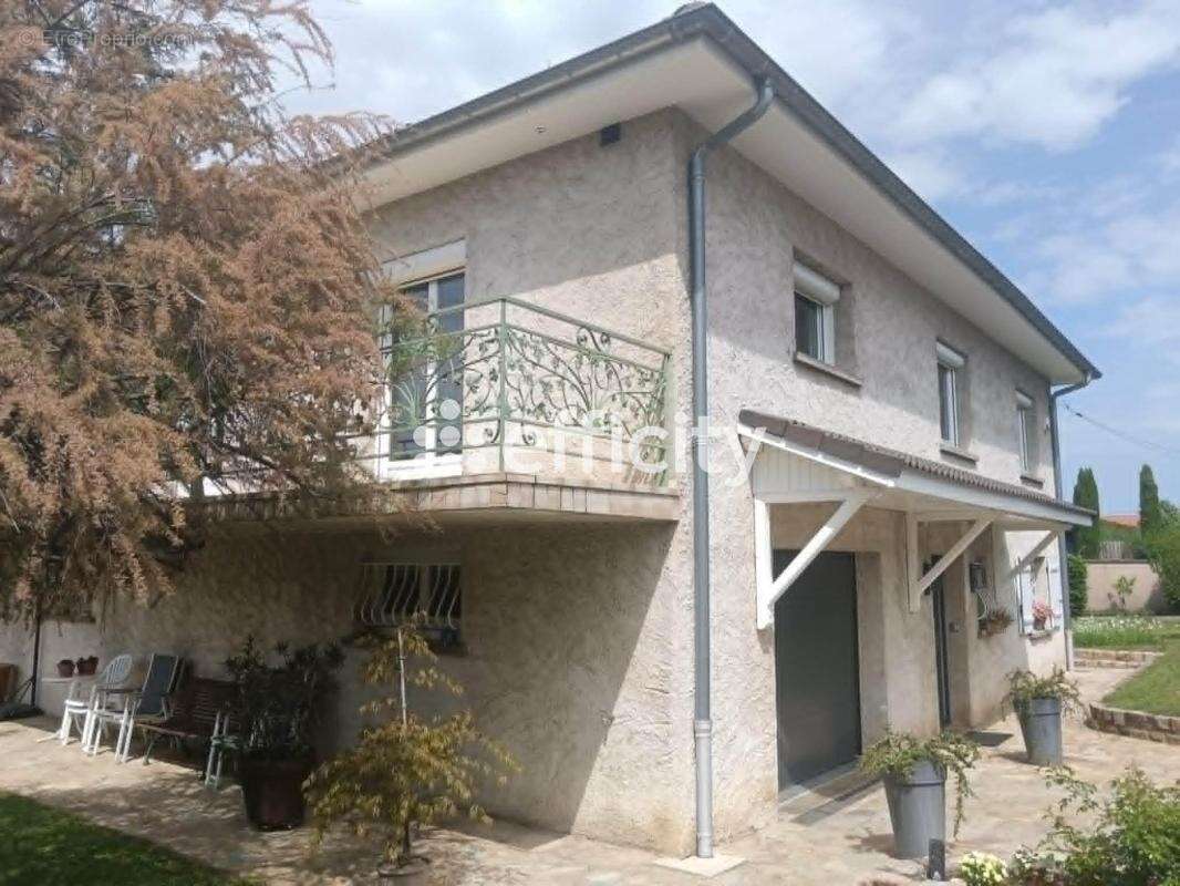 Maison 203 m² à Saint-Just-Saint-Rambert  - photo 4