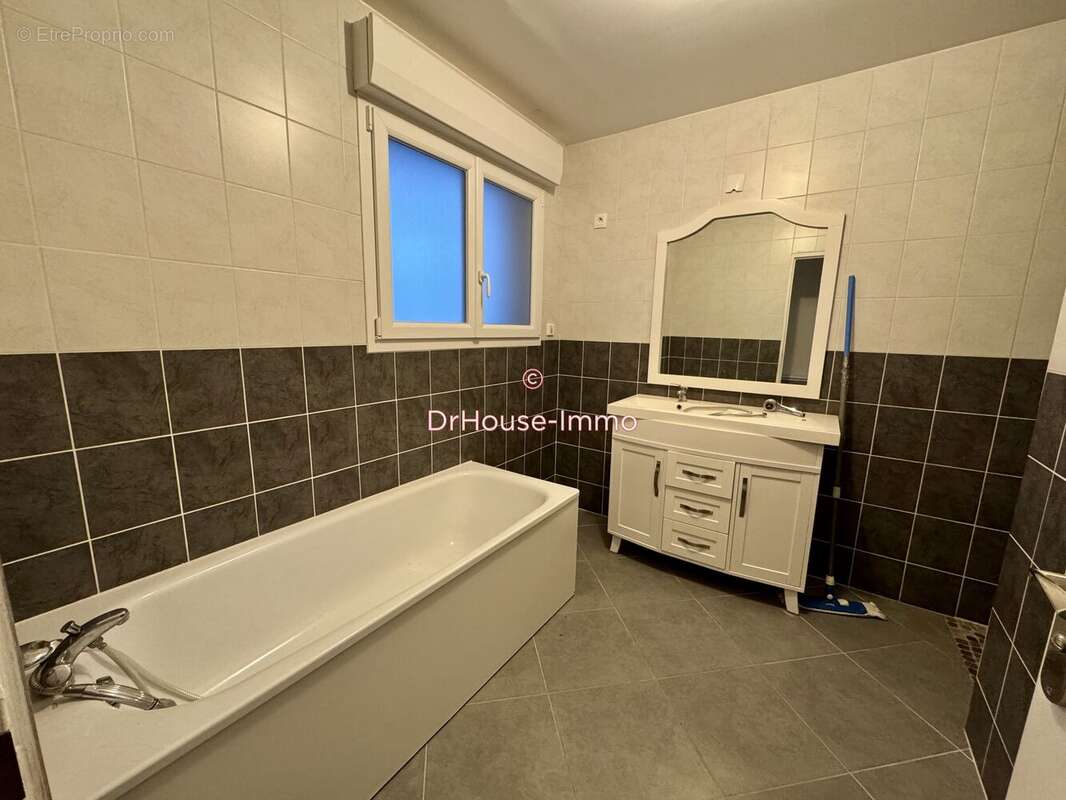 Maison à SAINT-VAAST-D&#039;EQUIQUEVILLE