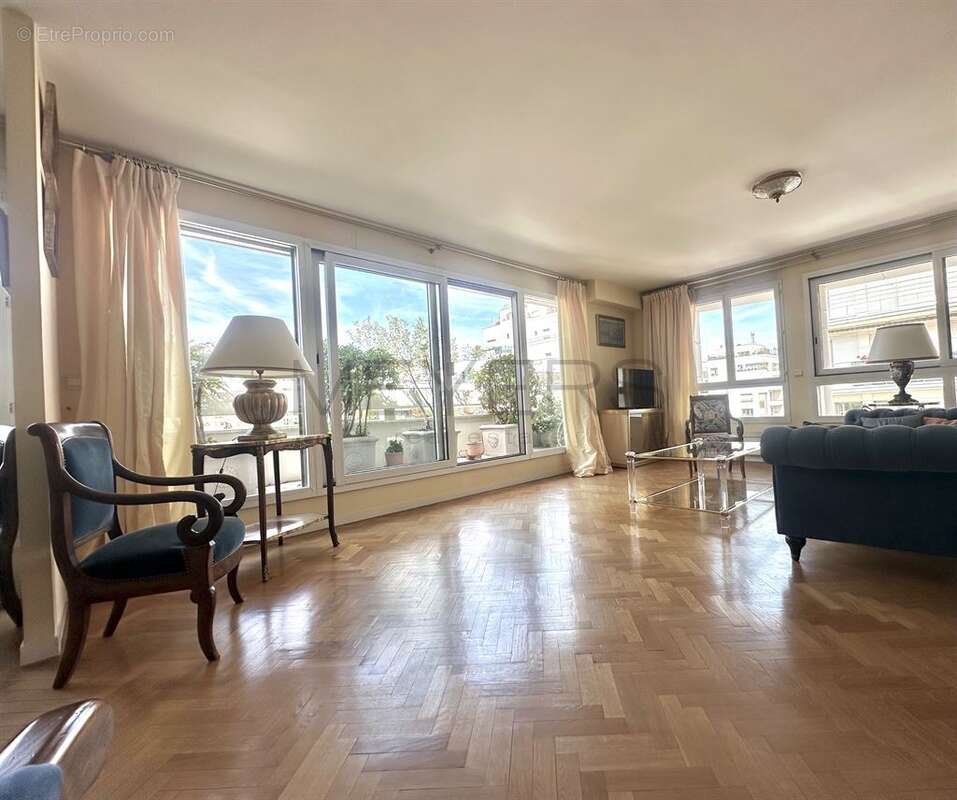 Appartement à LEVALLOIS-PERRET