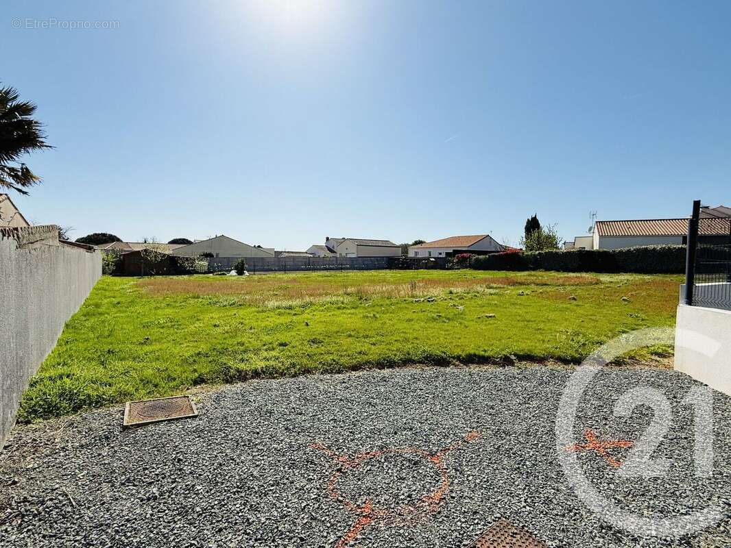 Terrain à TALMONT-SAINT-HILAIRE