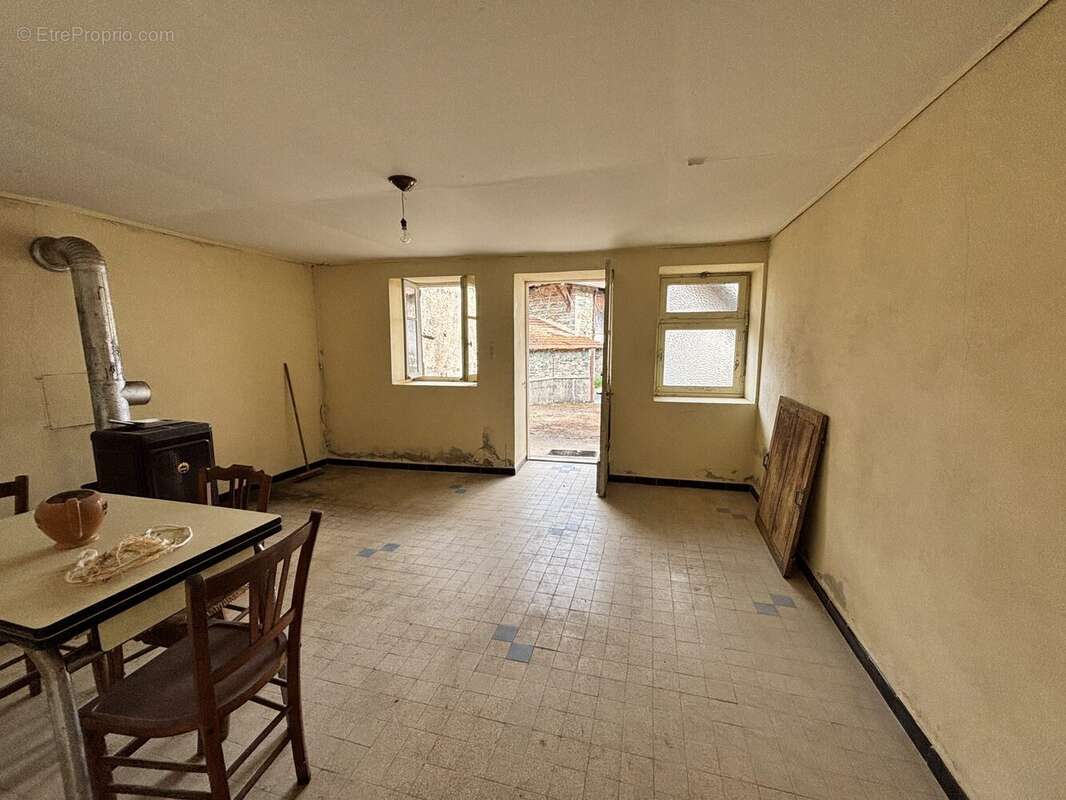 Maison à SAINT-PIERRE-LE-VIEUX