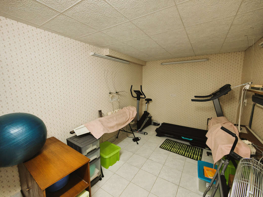 Maison à LAROCHE-SAINT-CYDROINE