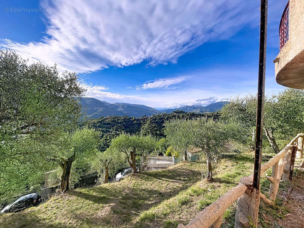 Maison à CASTAGNIERS