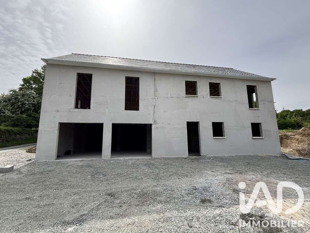 Maison 220 m² à Saint-Sulpice  - photo 4