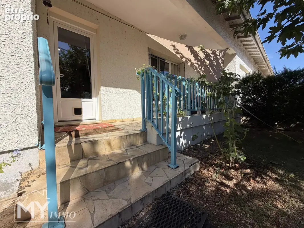 VÉLINES - Maison de plain-pied avec 3 chambres - photo 2